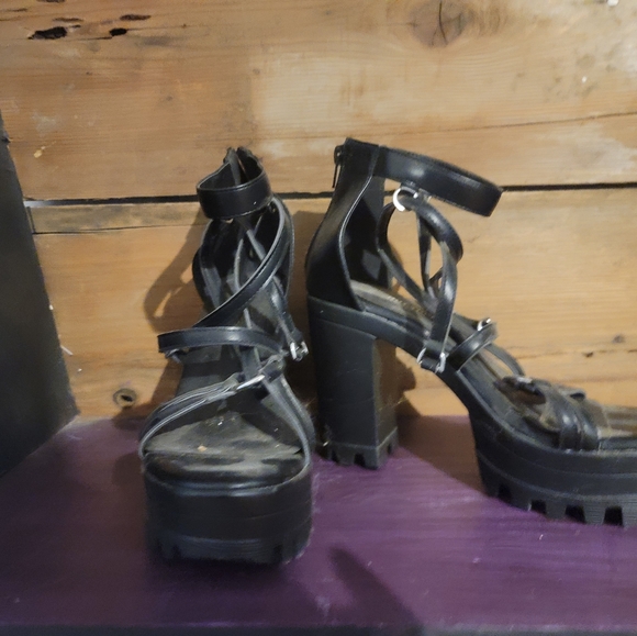 Pentagram strappy heels - Picture 2 of 2